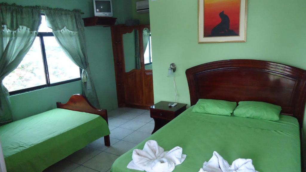 Casa Los Delfines Hotel Puerto Villamil Exterior photo
