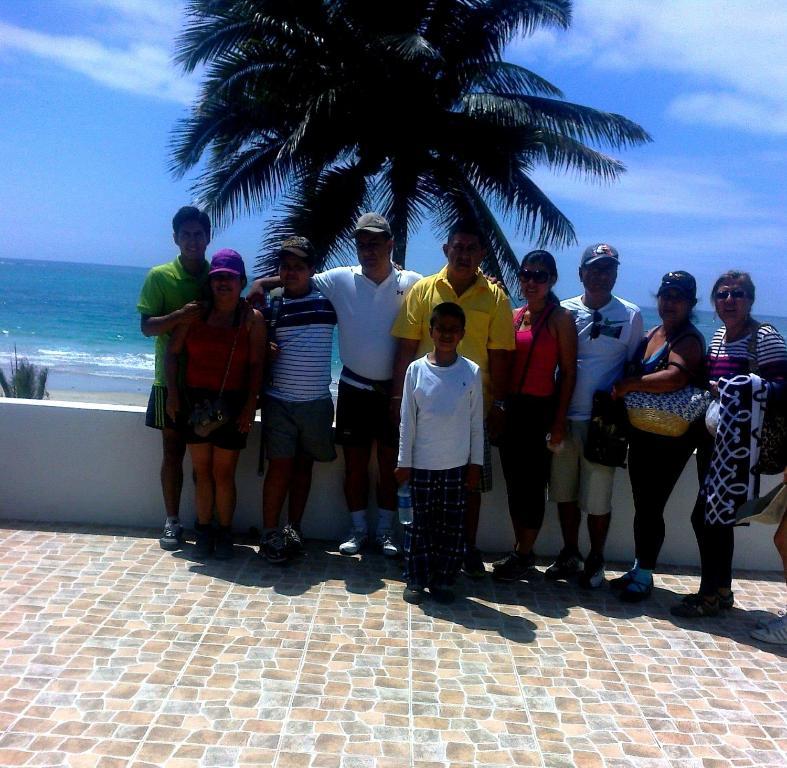 Casa Los Delfines Hotel Puerto Villamil Exterior photo