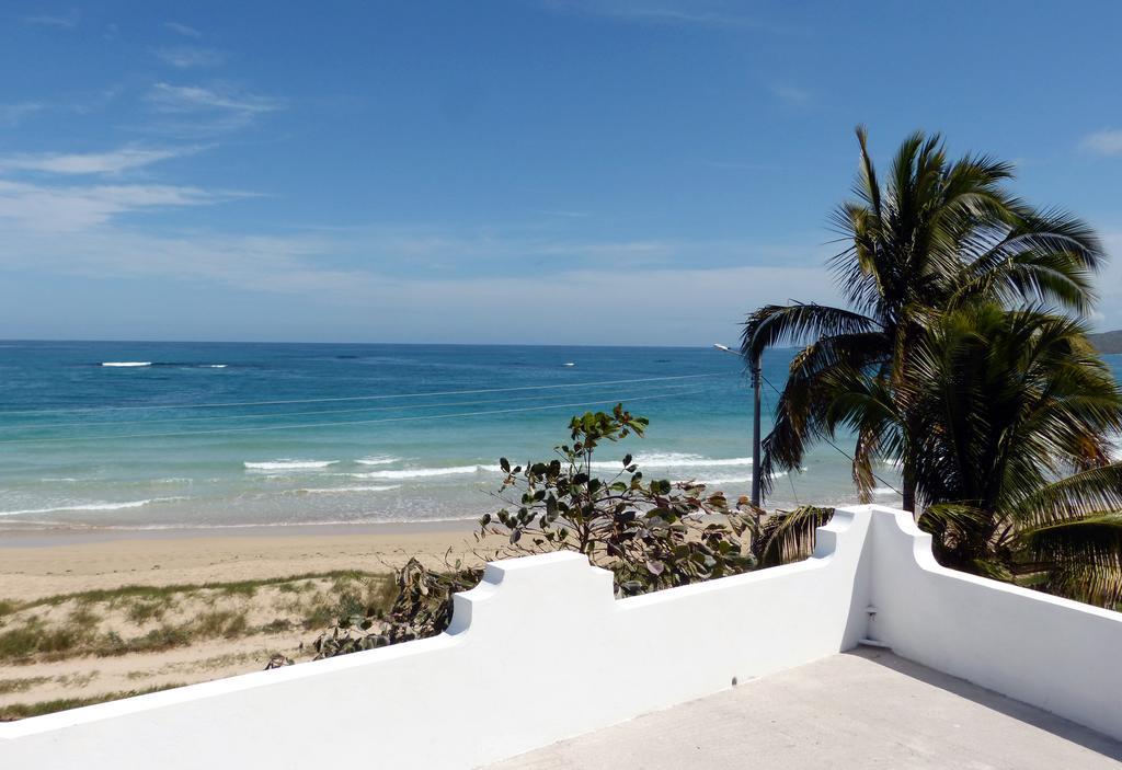 Casa Los Delfines Hotel Puerto Villamil Exterior photo